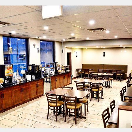 Super 8 By Wyndham Kelowna Bc Luaran gambar