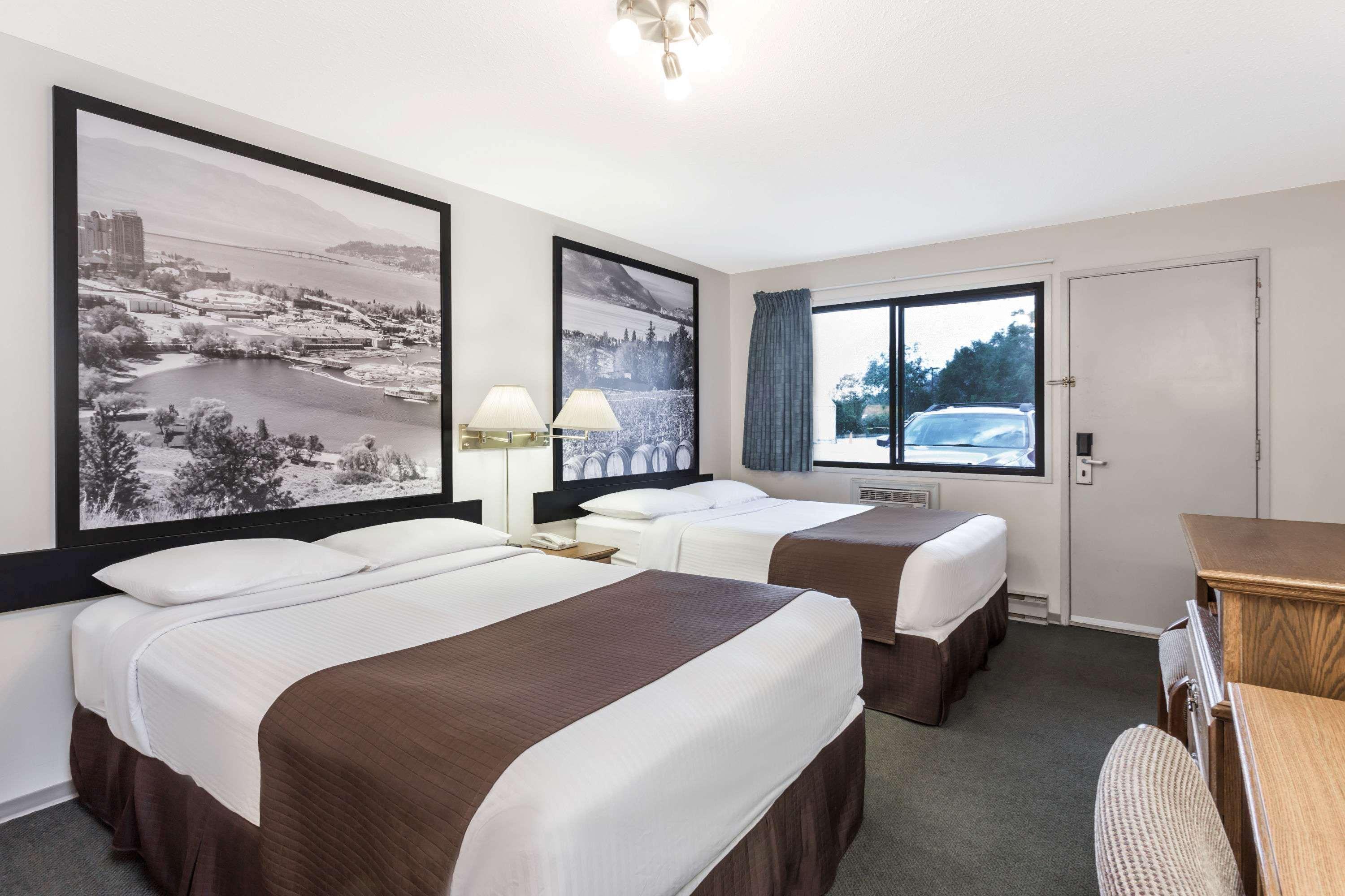 Super 8 By Wyndham Kelowna Bc Luaran gambar