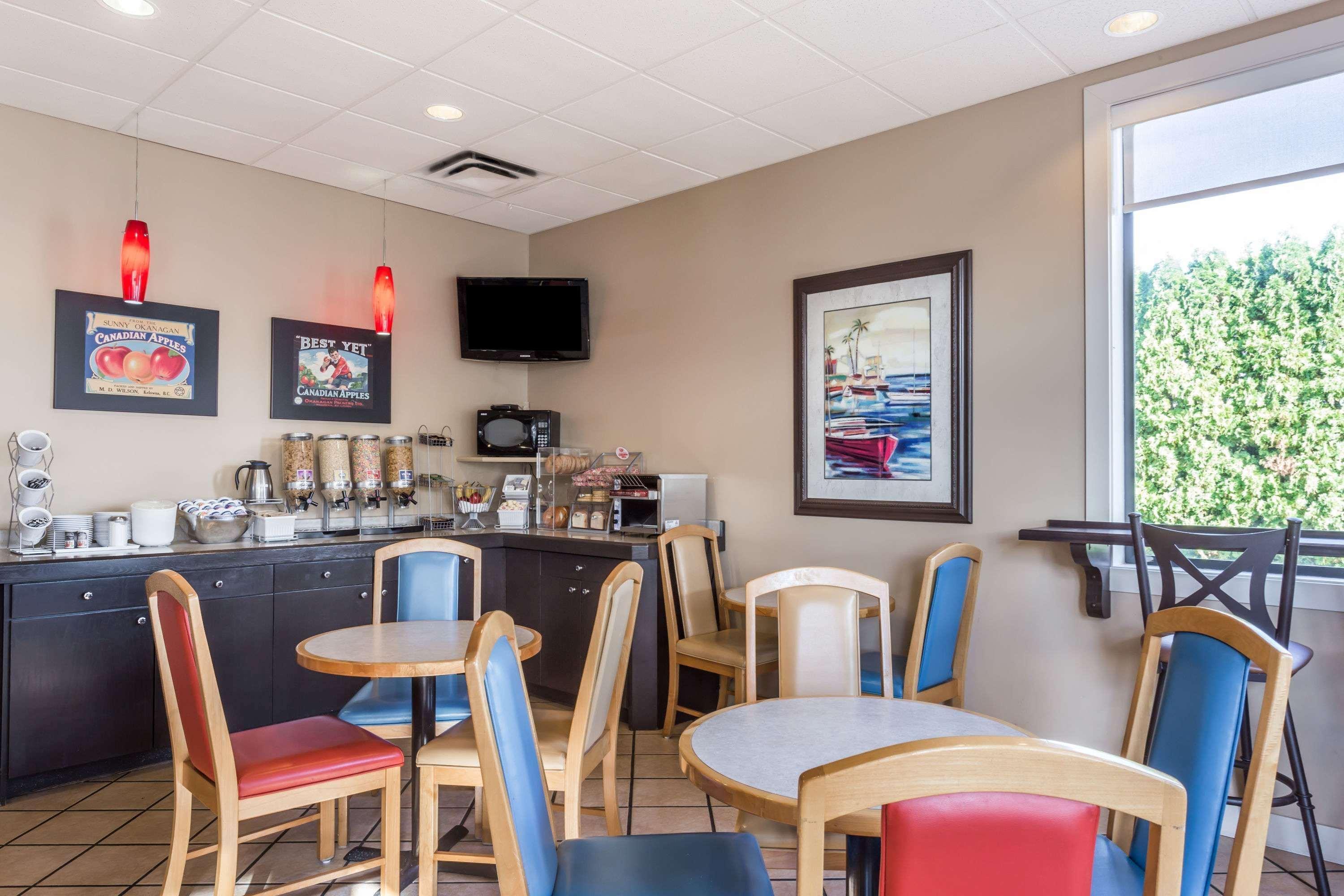 Super 8 By Wyndham Kelowna Bc Luaran gambar