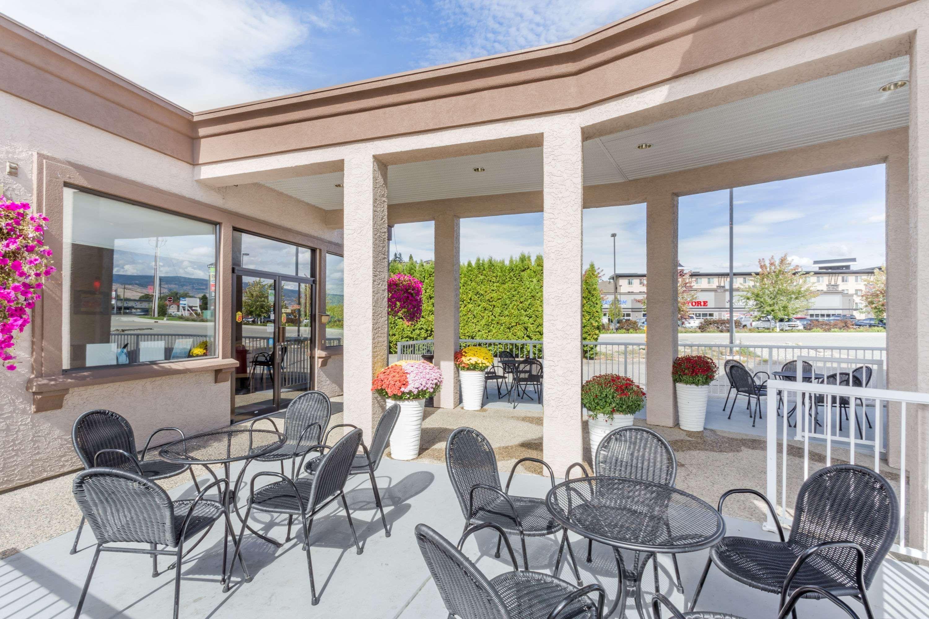 Super 8 By Wyndham Kelowna Bc Luaran gambar