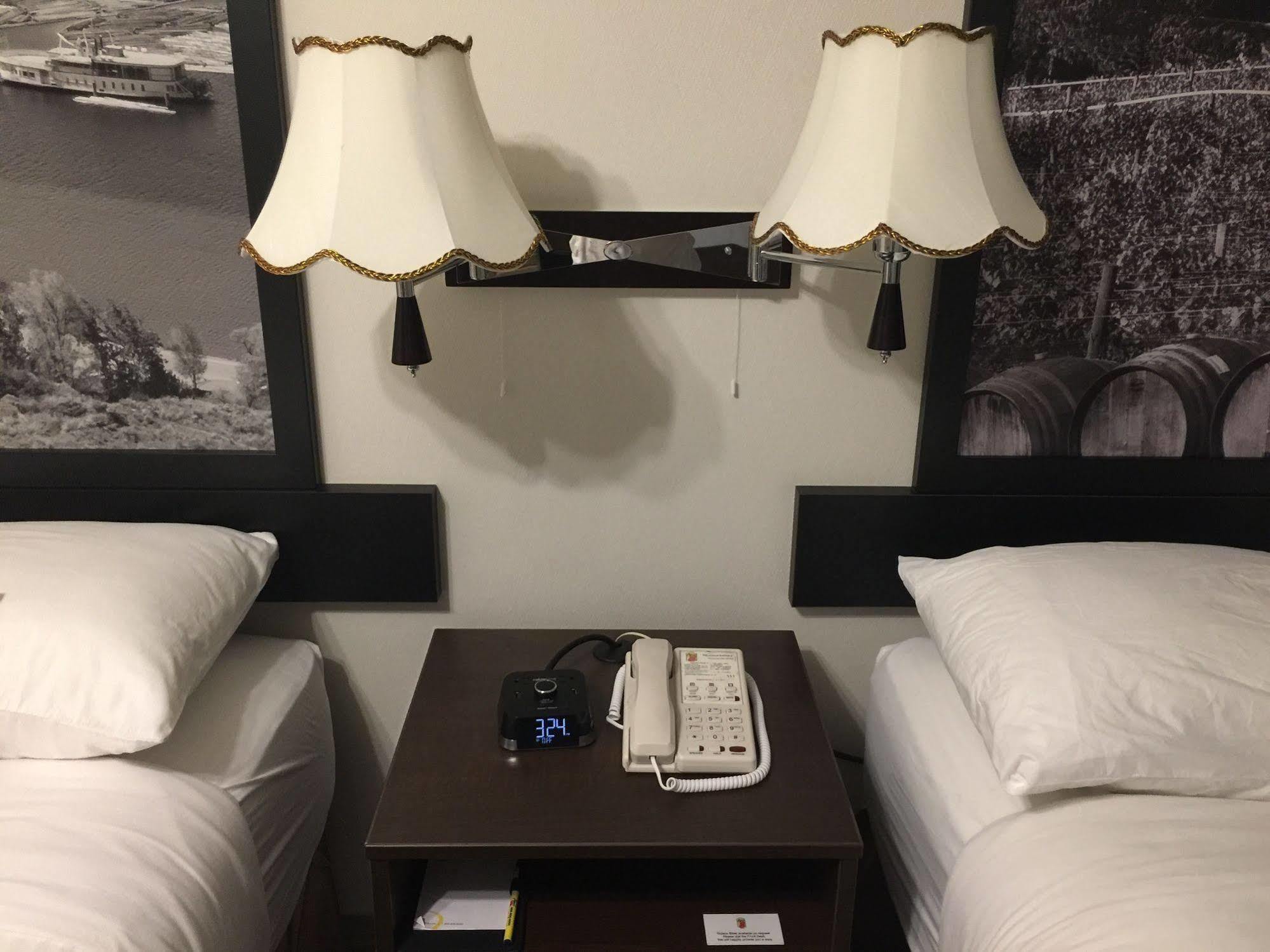 Super 8 By Wyndham Kelowna Bc Luaran gambar