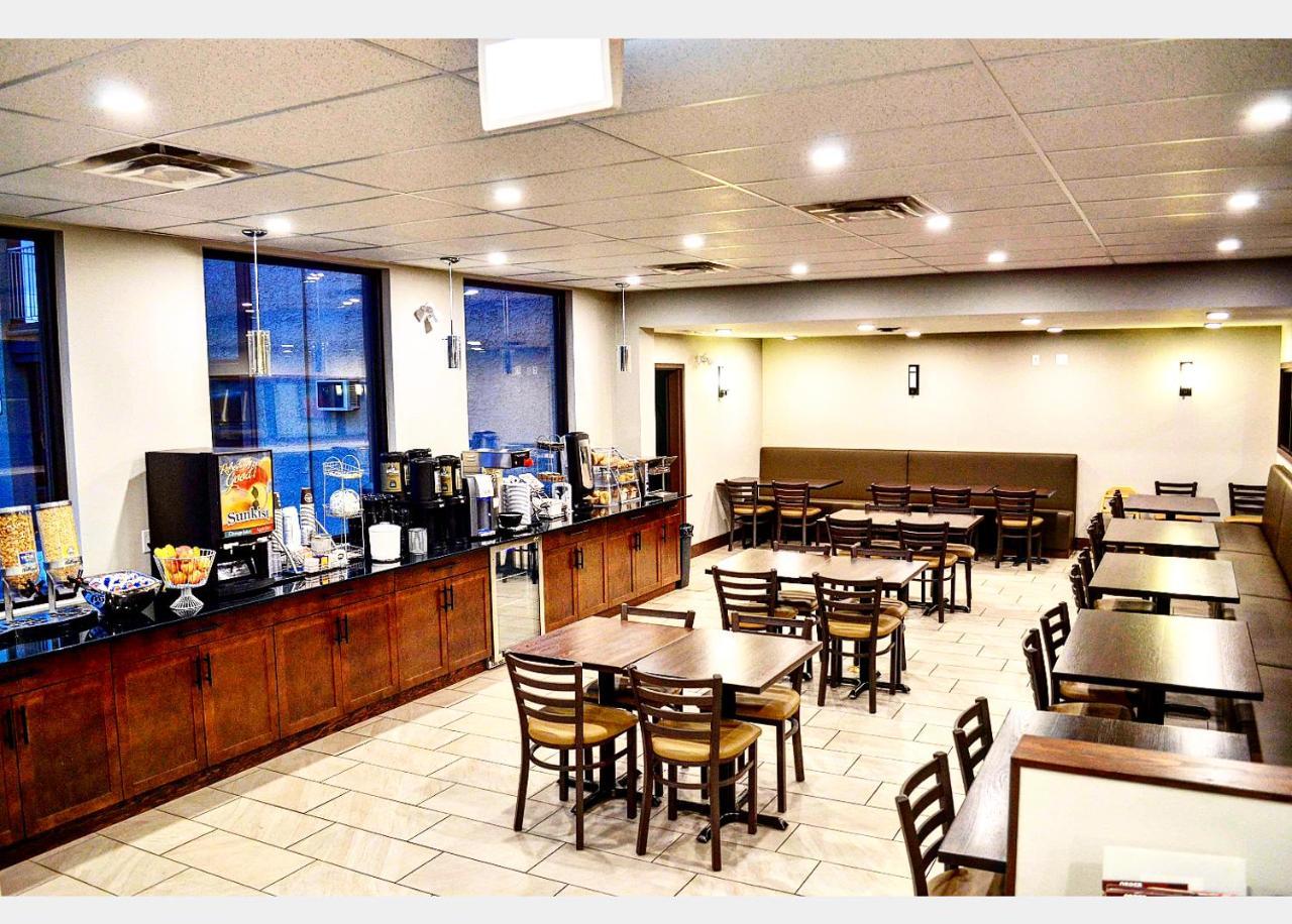 Super 8 By Wyndham Kelowna Bc Luaran gambar