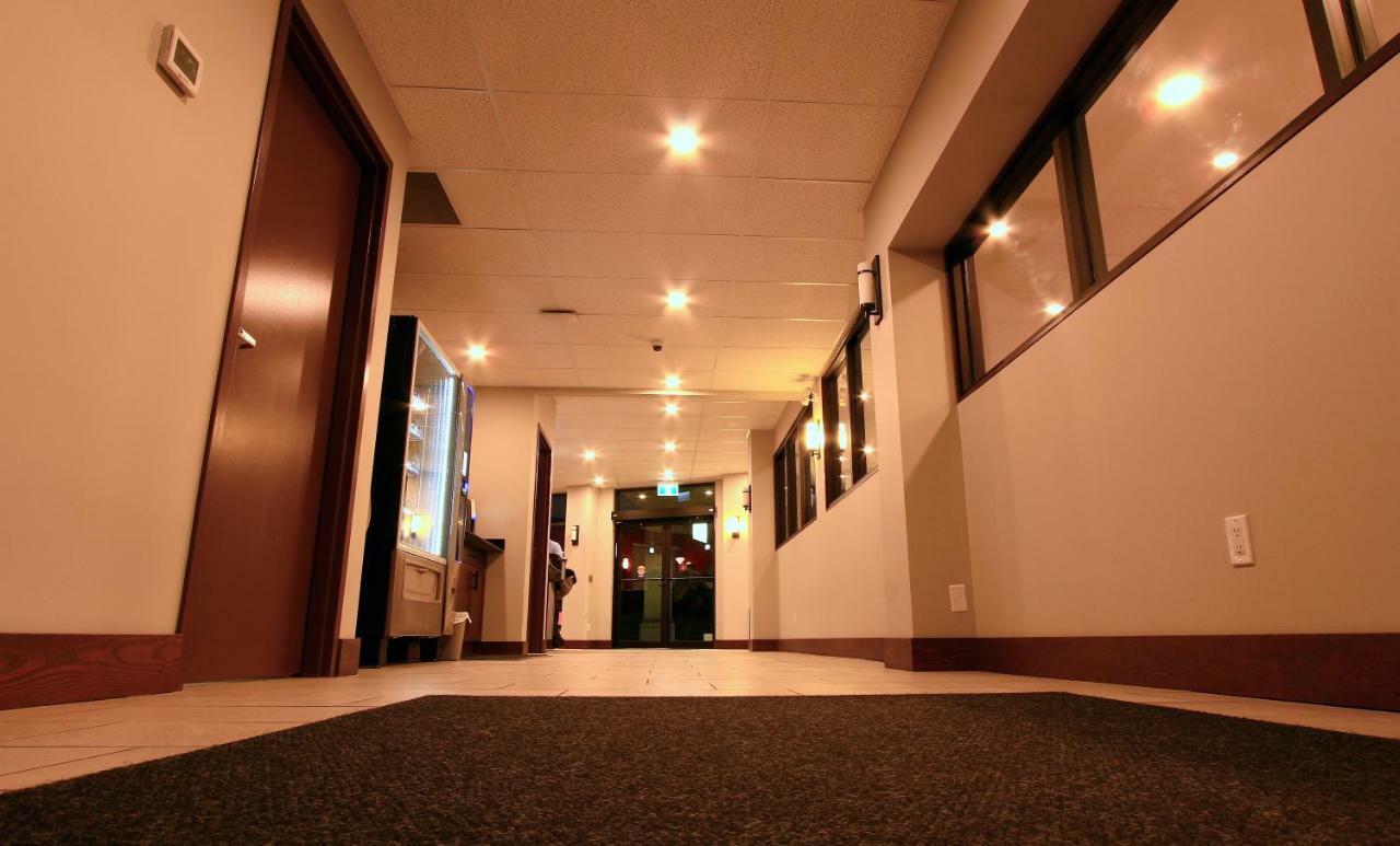 Super 8 By Wyndham Kelowna Bc Luaran gambar