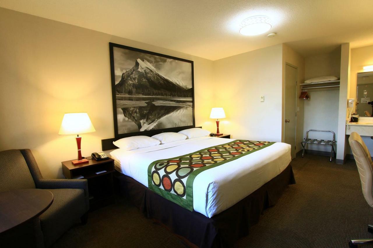 Super 8 By Wyndham Kelowna Bc Luaran gambar
